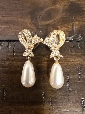 Faux Gold Ribbon Pearl Drop Earrings with Crystal Accents NWOT